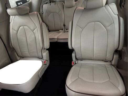 Used 2018 Chrysler Pacifica Limited FWD image 20