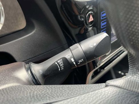 Used 2018 Toyota Corolla LE FWD image 38