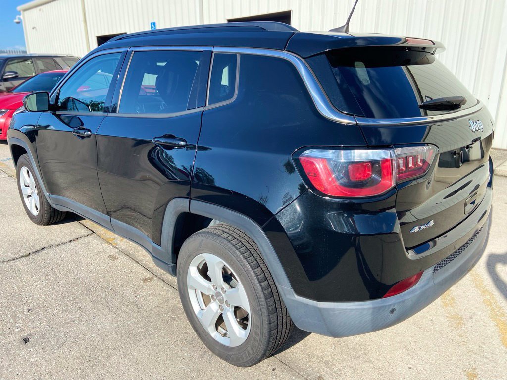 Used 2018 Jeep Compass Latitude w/ Popular Equipment Group AWD/4WD image 3