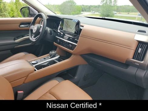 Certified 2025 Nissan Pathfinder Platinum w/ Cargo Package AWD/4WD image 12