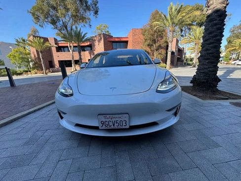 Used 2023 Tesla Model 3 Standard Range image 2
