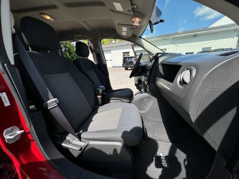 Used 2010 Jeep Compass Sport image 6