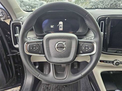 Used 2025 Volvo XC40 B5 Plus w/ Protection Package Premier image 27