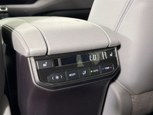 Used 2021 Toyota Highlander Platinum image 26