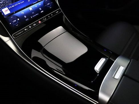 Used 2025 Mercedes-Benz GLC 350e 4MATIC w/ AMG Line image 26