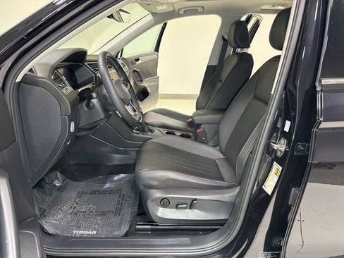 Used 2023 Volkswagen Tiguan SE w/ Panoramic Sunroof Package image 14