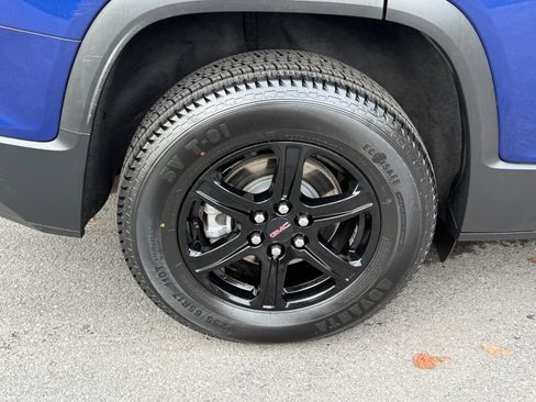 Used 2023 GMC Acadia AT4 w/ Technology Package image 11