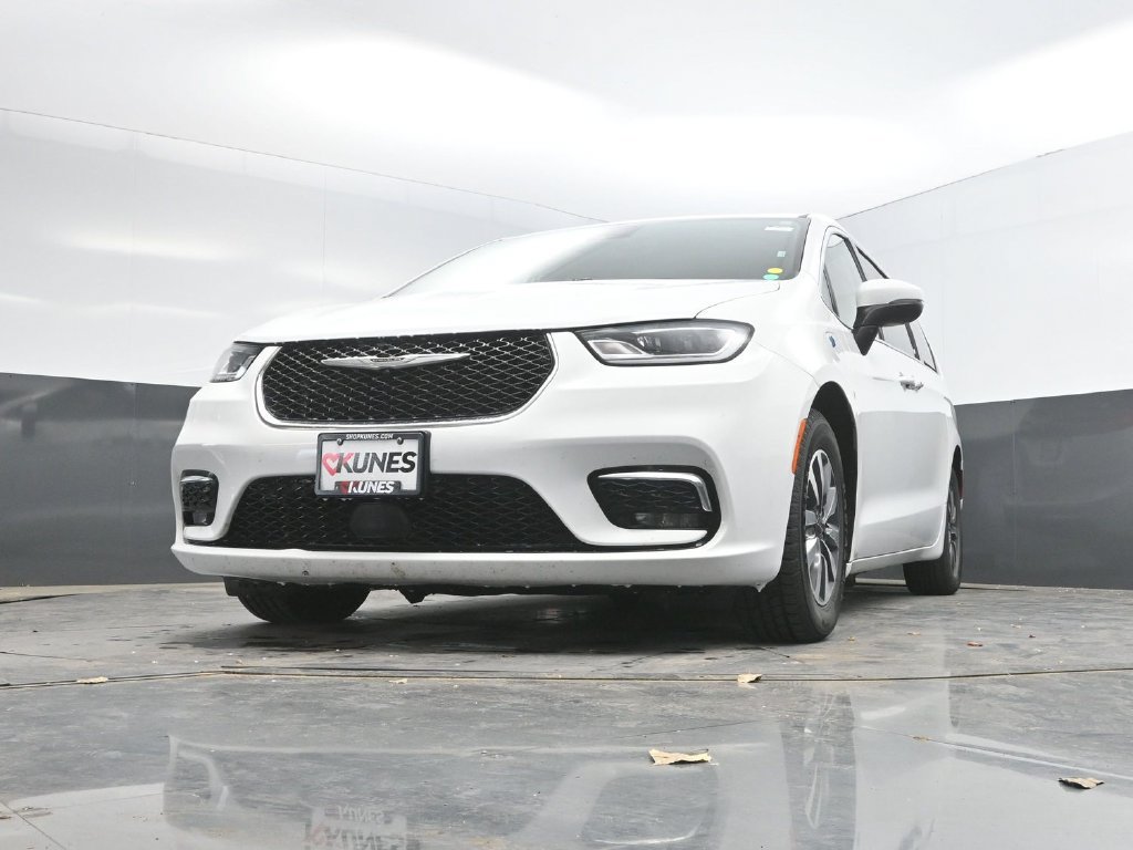 Used 2023 Chrysler Pacifica Touring-L FWD image 33