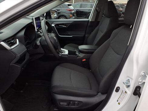 Used 2024 Toyota RAV4 XLE image 4