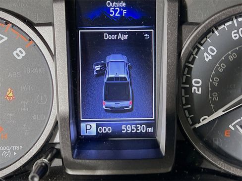 Used 2018 Toyota Tacoma TRD Off-Road image 12