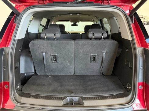 Used 2021 GMC Acadia SLE w/ Driver Convenience Package FWD image 13