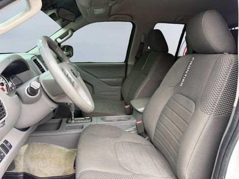 Used 2015 Nissan Frontier Desert Runner image 18