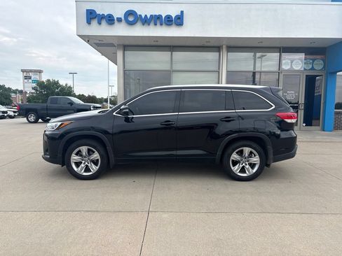 Used 2017 Toyota Highlander Limited AWD/4WD image 8