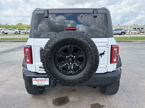 Used 2023 Ford Bronco Wildtrak image 9