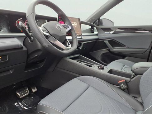 New 2026 Volkswagen Tiguan SE R-Line image 16