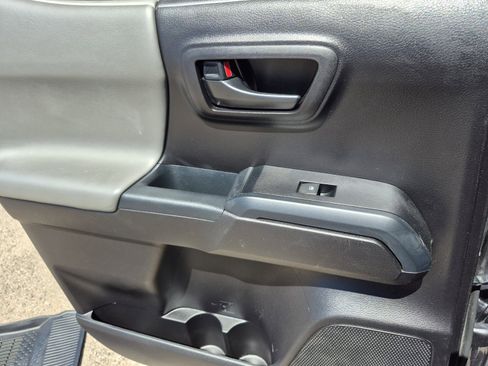 Used 2020 Toyota Tacoma SR w/ SR Convenience Package RWD image 19