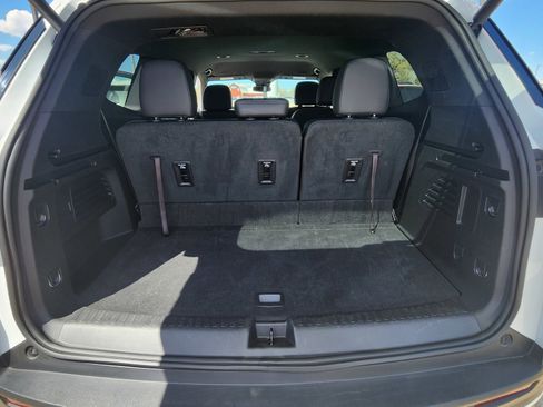Used 2025 Buick Enclave Preferred AWD/4WD image 22