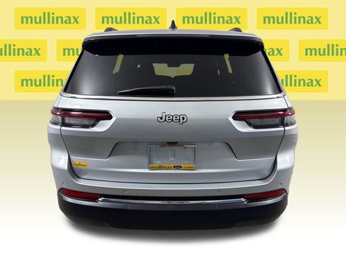 Used 2025 Jeep Grand Cherokee L Laredo RWD image 6