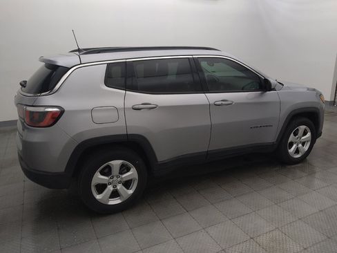 Used 2018 Jeep Compass Latitude FWD image 9
