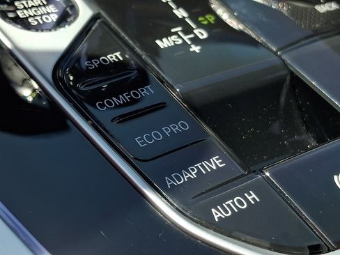 Used 2022 BMW X7 xDrive40i w/ M Sport Package AWD/4WD image 26