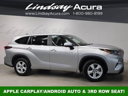 Used 2024 Toyota Highlander LE image 3