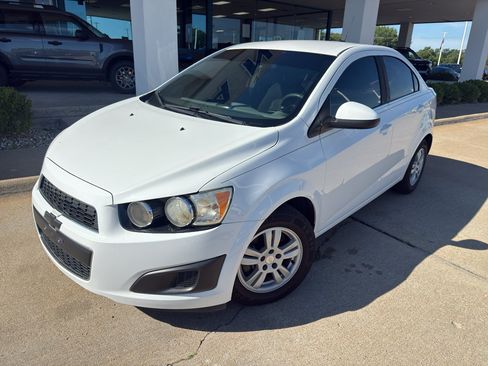Used 2015 Chevrolet Sonic LT FWD image 2