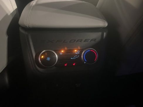 Used 2025 Ford Explorer Platinum w/ Ultimate Package image 12