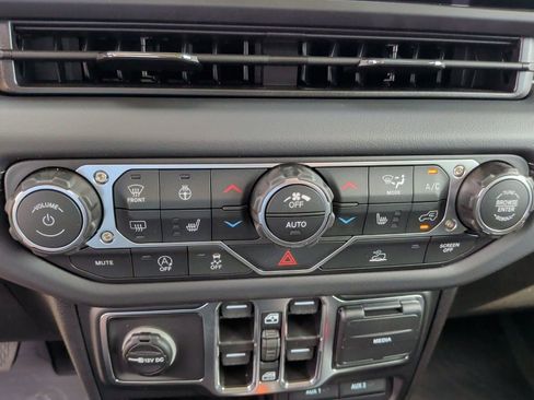 New 2025 Jeep Gladiator Mojave AWD/4WD image 29