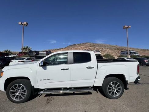 Used 2021 GMC Canyon Denali image 2