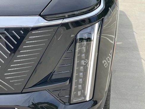 New 2026 Cadillac Vistiq Luxury AWD/4WD image 9