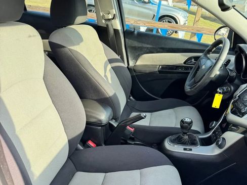 Used 2014 Chevrolet Cruze LS image 18