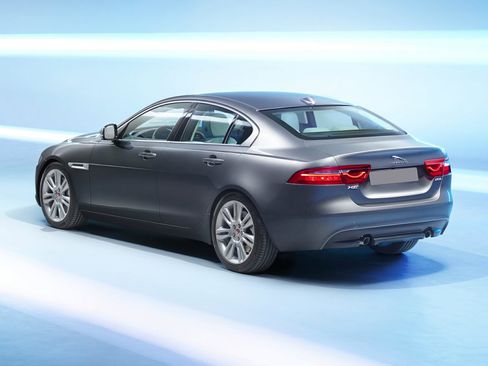 Used 2017 Jaguar XE First Edition image 1