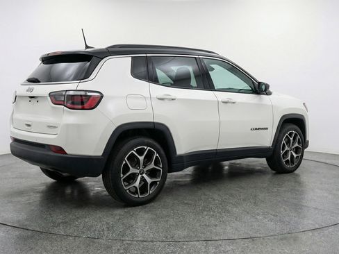 Used 2025 Jeep Compass Limited image 9