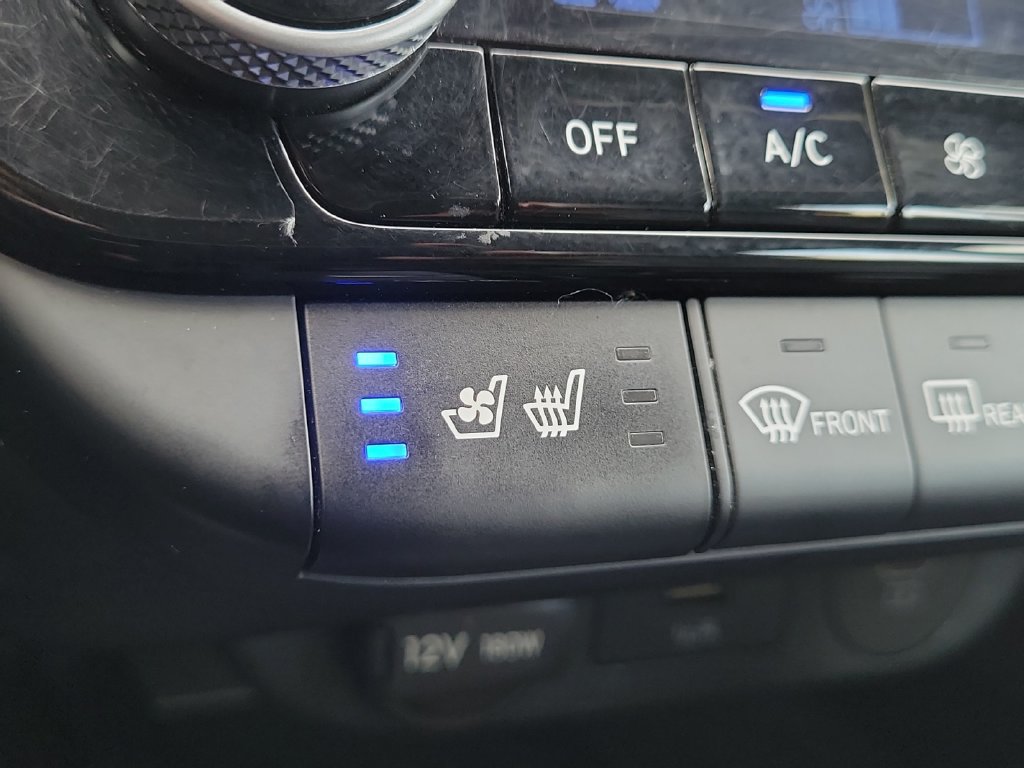 Used 2025 Hyundai Elantra Limited FWD image 19