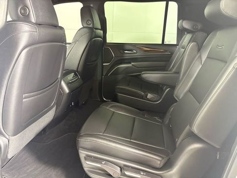 Used 2022 Cadillac Escalade ESV Luxury image 40
