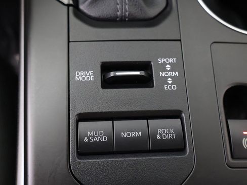 Used 2024 Toyota Highlander XLE AWD/4WD image 51