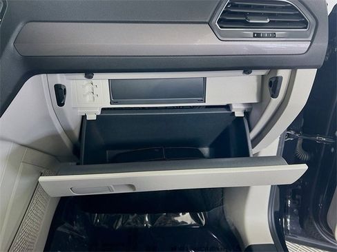 Used 2023 Volkswagen Tiguan SE R-Line image 30