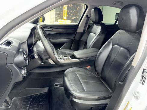 Used 2020 Alfa Romeo Stelvio Ti w/ Active Blind Spot Package AWD/4WD image 15