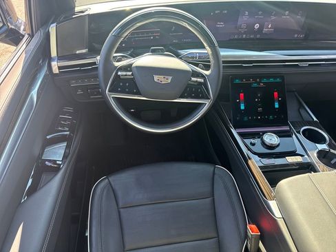 Certified 2025 Cadillac Escalade Premium Luxury image 17