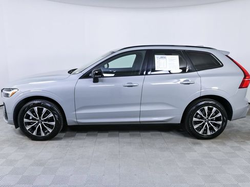 Used 2025 Volvo XC60 B5 Core AWD/4WD image 2