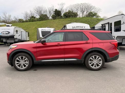 Used 2023 Ford Explorer XLT w/ Equipment Group 202A AWD/4WD image 8