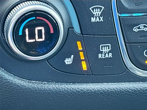 Used 2018 Chevrolet Equinox LT AWD/4WD image 16