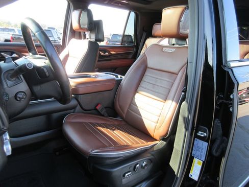 Certified 2024 GMC Yukon Denali Ultimate AWD/4WD image 25
