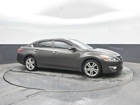 Used 2013 Nissan Altima 3.5 SV w/ Navigation Pkg FWD image 8
