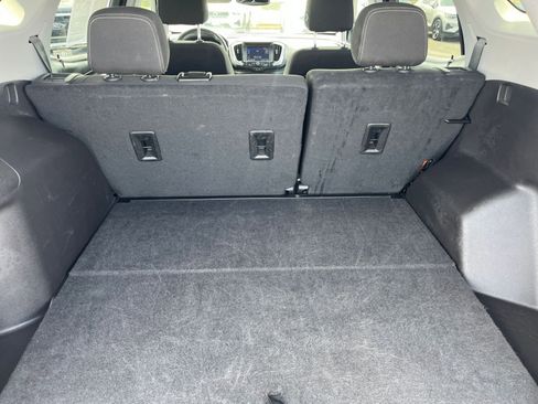 Used 2024 GMC Terrain SLE FWD image 31