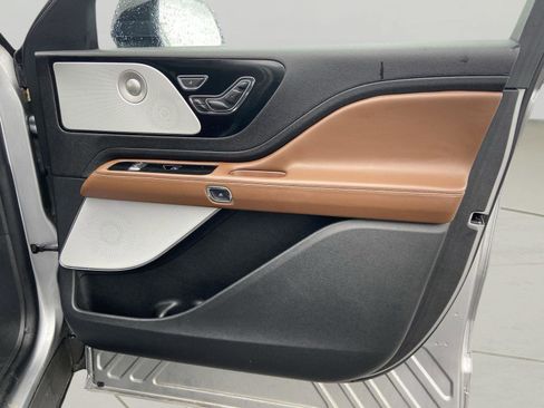 Used 2023 Lincoln Aviator Reserve w/ Equipment Group 201A AWD/4WD image 14