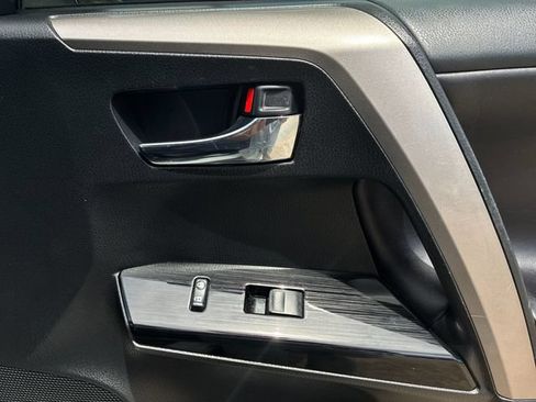 Used 2018 Toyota RAV4 Limited FWD image 16