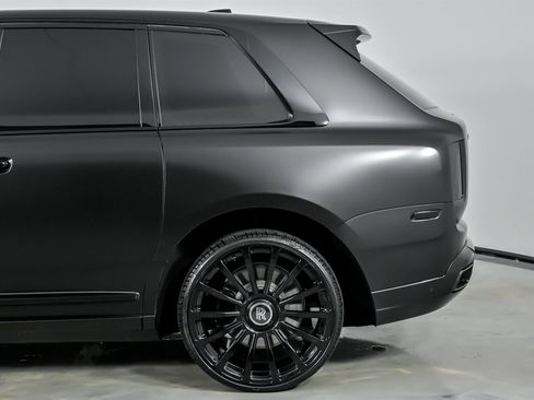 Used 2023 Rolls-Royce Cullinan Black Badge w/ Driver's Package image 9