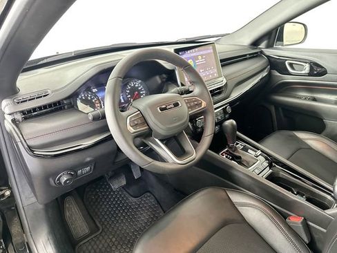 Used 2025 Jeep Compass Trailhawk image 17