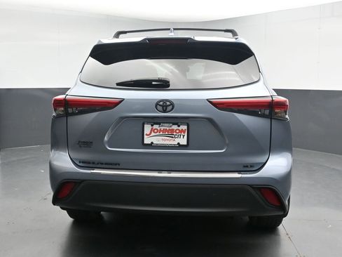 Used 2023 Toyota Highlander XLE FWD image 8